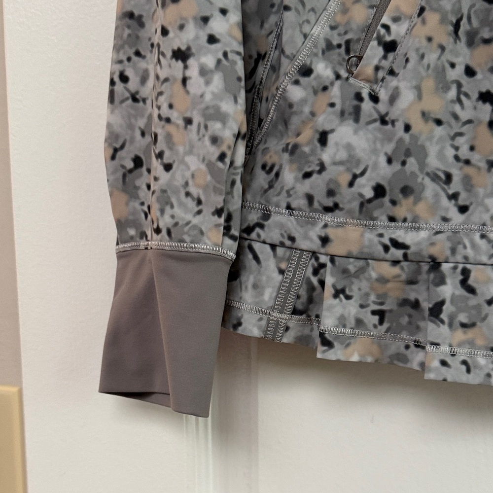Women’s Lululemon Lightened Up Pullover jacket Floral Print Gray Running size 8 - Picture 3 of 8